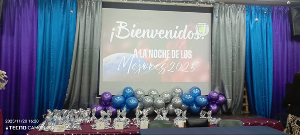 El día 20 de noviembre se llevó a cabo La Noche de Los Mejores en nuestra Institución Educativa. En la galería fotográfica se encuentra una muestra de algunos de los momentos más representativos de esta actividad.